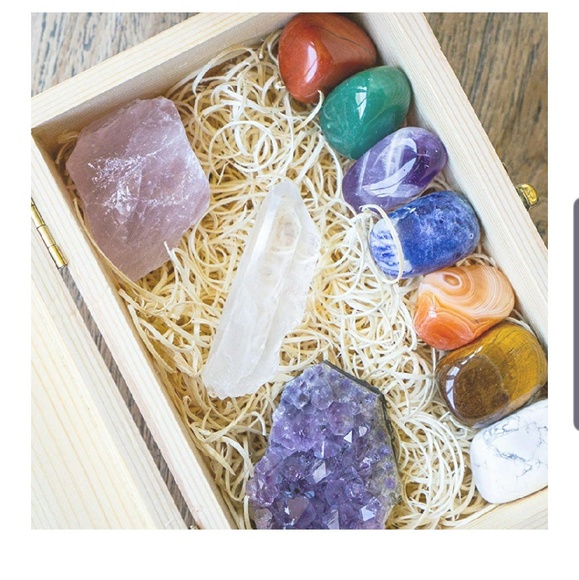 GIFT IDEA Crystals & Healing Stones in Wooden Box - Picture 3 of 5